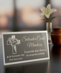 Placa Funeraria Grabada Para Urna O Nicho - Aluminio Plata / Humo Espejo - Imagen 2